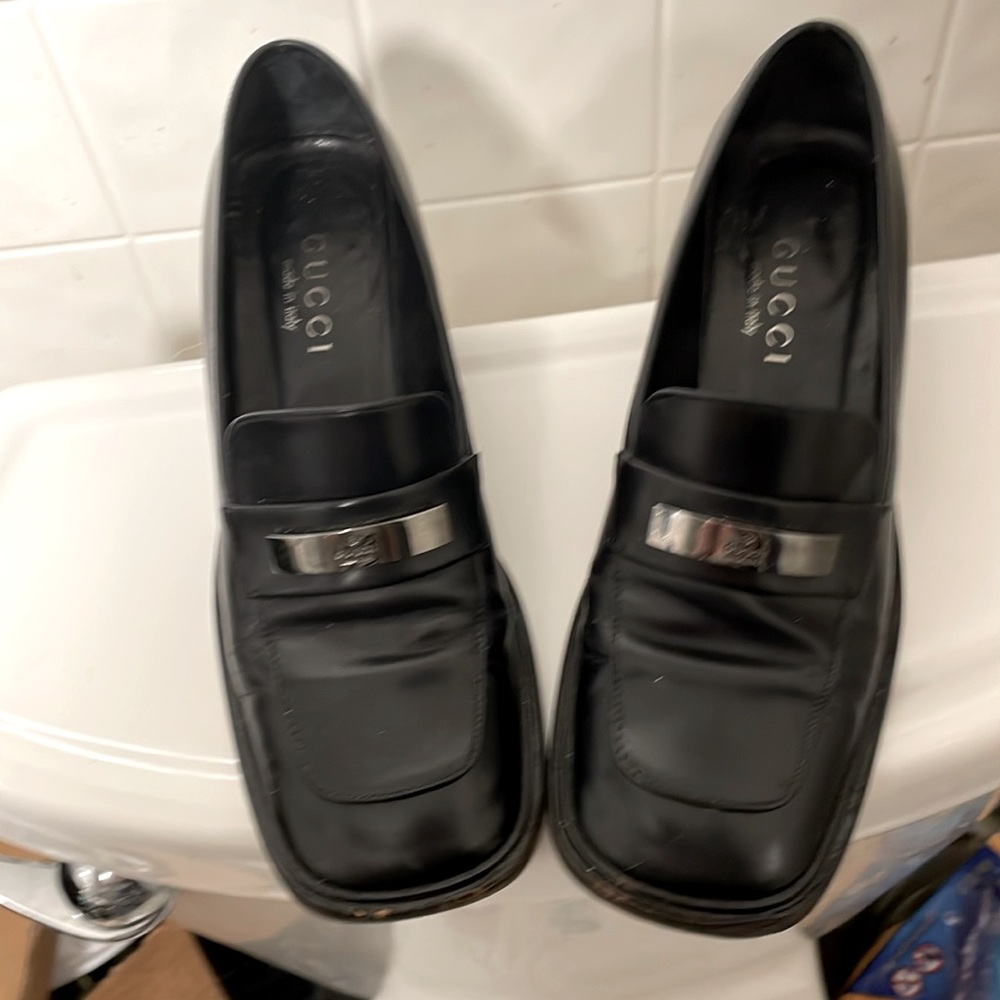 GUCCI VINTAGE BLACK GENUINE LEATHER LOAFERS WITH UNIQUE SILVER HARDWARE! - Picture 11 of 11